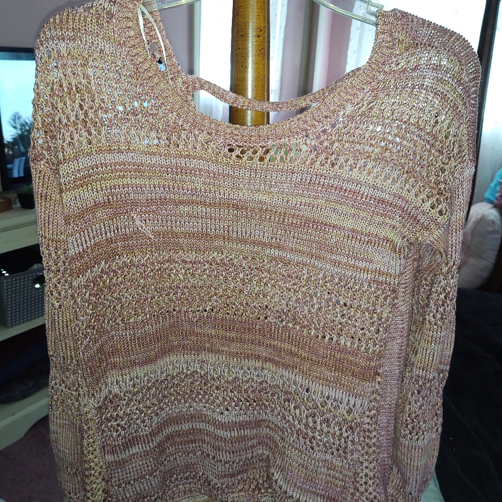 Loose red/orange knit swearer